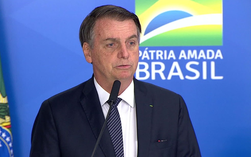 Presidente Jair Bolsonaro em entrevista coletiva para anunciar o decreto que acaba com o horário de verão nesta quinta-feira (25) — Foto: Reprodução/NBR