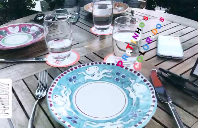 Sasha se encantou com os coloridos pratos do restaurante Santina (Foto: reprodução/instagram)
