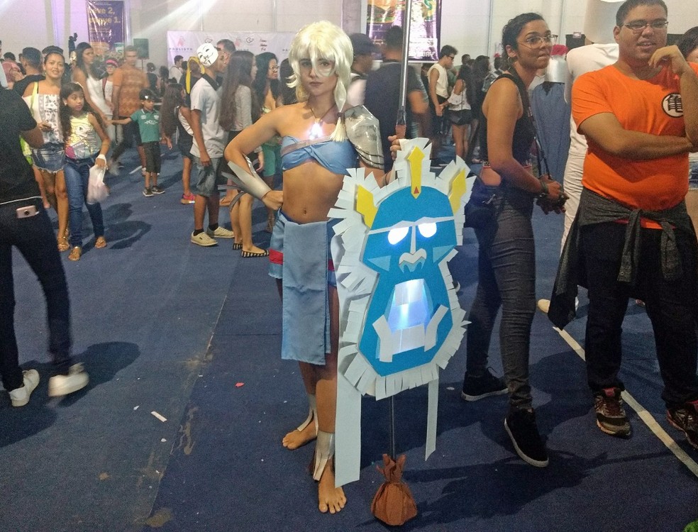 Vestida como a princesa Kida, de Atlantis, a estudante do Recife Rayanne Abreu faz cosplay há cinco anos (Foto: Pedro Alves/G1)
