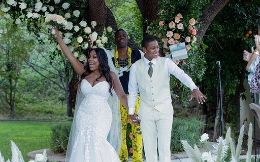 Niecy Nash, atriz de séries de sucesso, troca alianças com cantora que se apresentou no seu casamento anterior