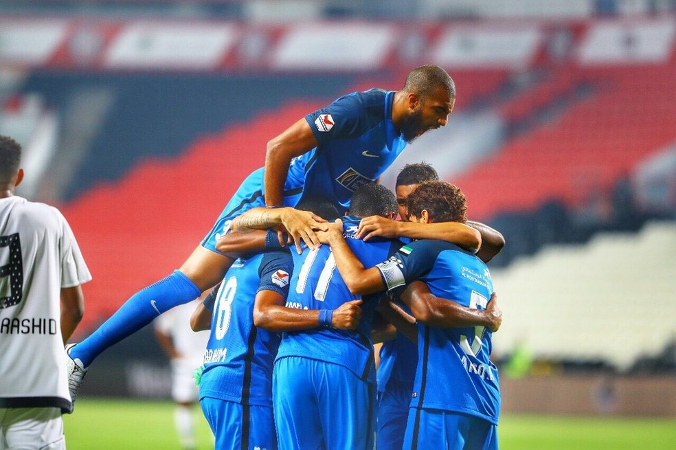 Marcelo Cirino, com a camisa 11, comemora um dos seus cinco gols nos Emirados Árabes: jogador não se firmou no Fla e no Internacional (Foto: Divulgação)