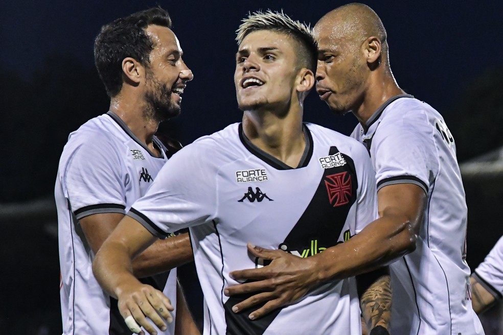 Volta Redonda x Vasco: Gabriel Pec comemora gol  — Foto: Thiago Ribeiro/AGIF
