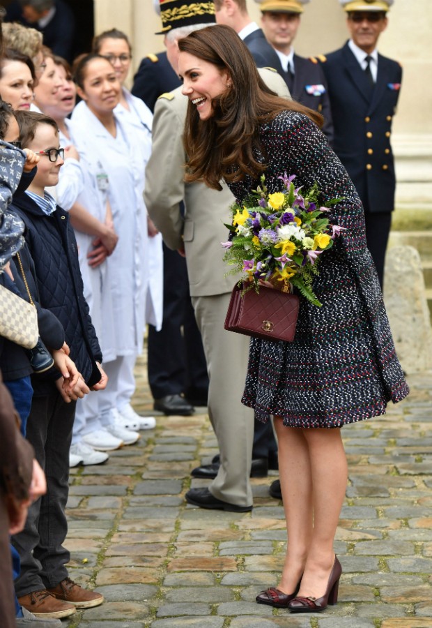 Kate Middleton em look Chanel que saiu por quase 13 mil libras (Foto: Getty)