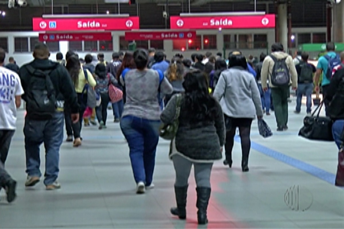 Estações Mogi e Estudantes recebem campanha pelo fim da violência