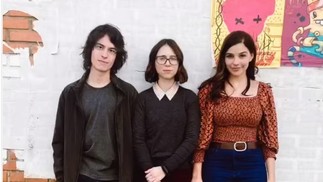 Thalles Cabral, Daphne Bozaski e Gabi Medvedovski nos bastidores de 'As Five' — Foto: Reprodução/Instagram