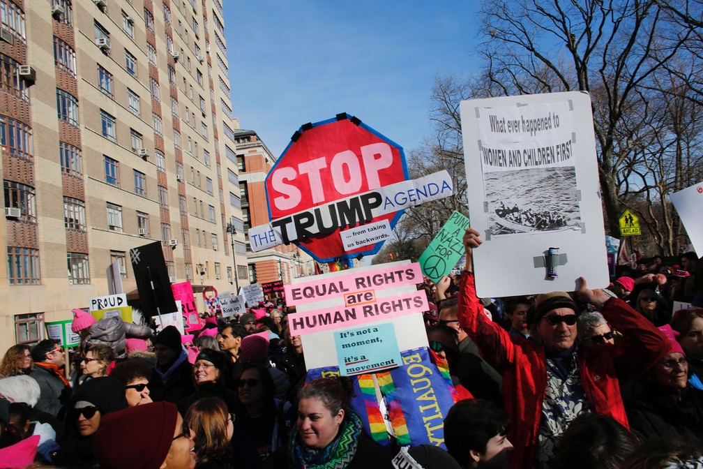 Marcha das Mulheres reúne manifestantes em Nova York (Foto: Kena Betancur / AFP)