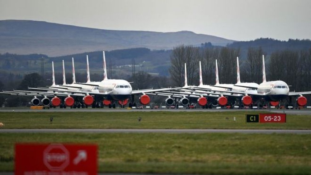 Aeronaves estacionadas com a queda na oferta de voos pela pandemia do novo coronavírus — Foto: Getty Images via BBC