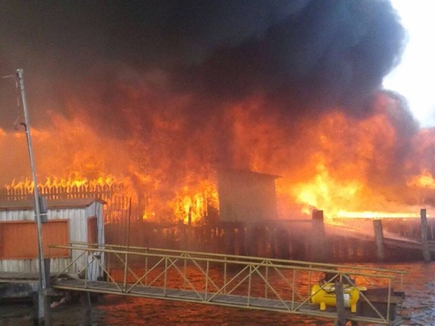 Incêndio atinge feira livre de Cametá, nordeste do Pará (Foto: Reprodução / TV Liberal)