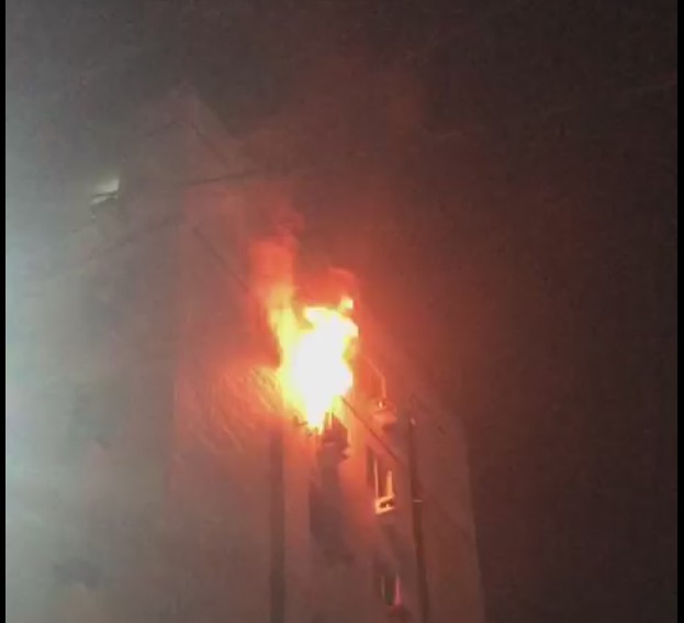 Incêndio atinge apartamento em residencial no bairro do Coqueiro
