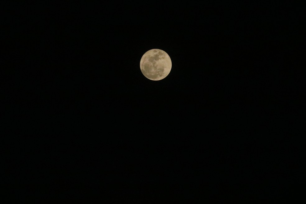 Fenômeno Superlua dos Cervos é visto no Piauí — Foto: Catarina Costa/g1 Piauí