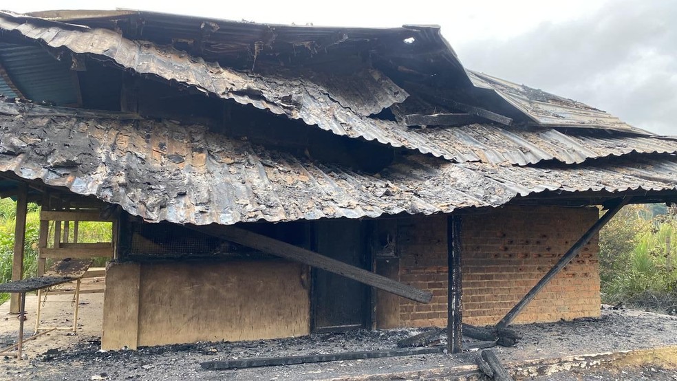  Unidade B&aacute;sica de Sa&uacute;de Ind&iacute;gena de Homoxi (UBSI), na Terra Ind&iacute;gena Yanomami, ap&oacute;s inc&ecirc;ndio.  &mdash; Foto: Arquivo pessoal