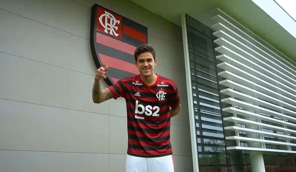 Com reverência a Zico, atacante Pedro é anunciado oficialmente pelo Flamengo  | flamengo | ge