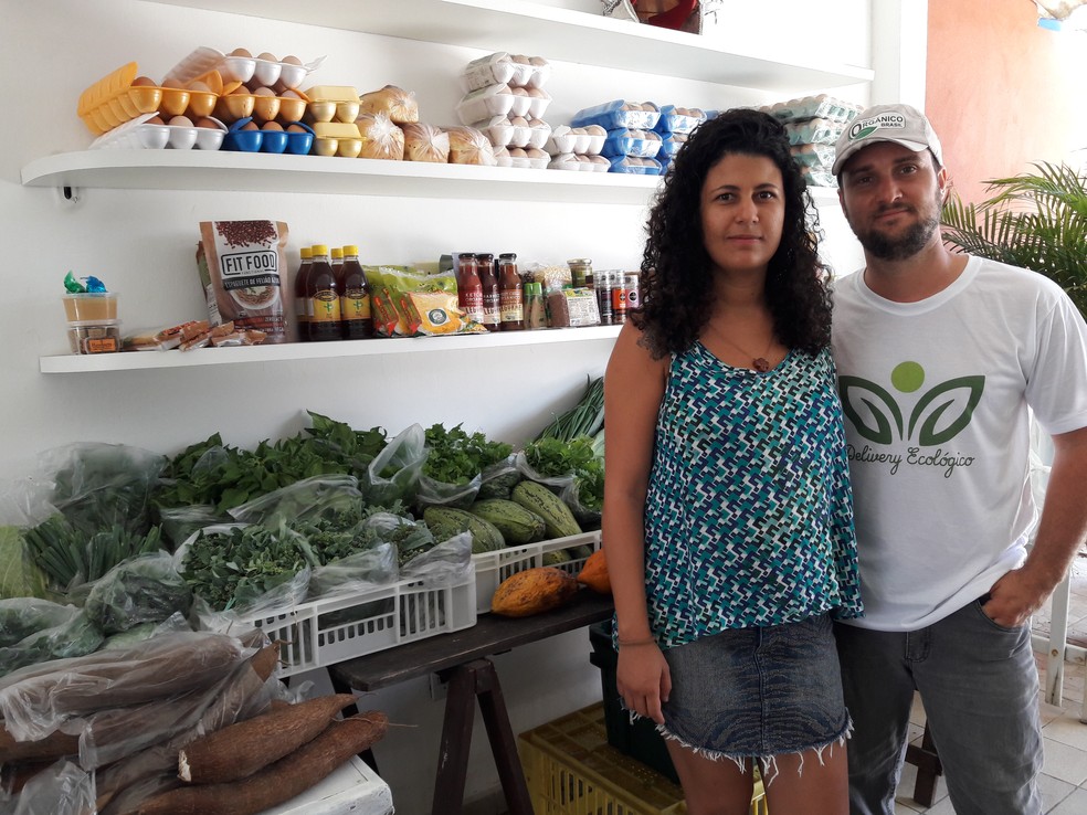 Casal de produtores investe em serviço de entrega após grande procura de alimentos orgânicos em Maceió — Foto: Thamires Ribeiro/G1