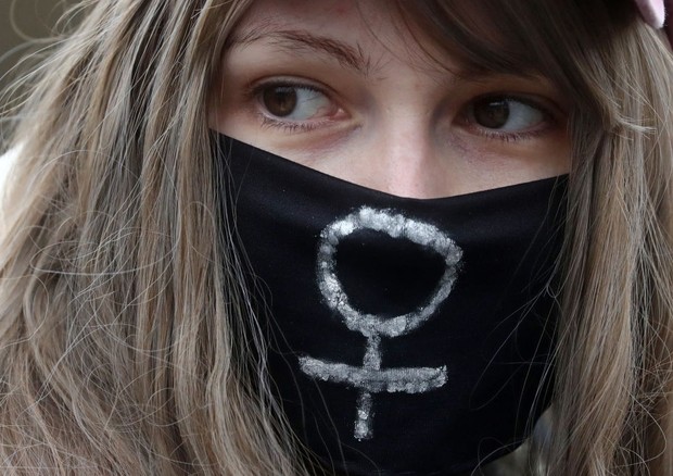 MOSCOW, RUSSIA - MARCH 8, 2020: A participant in a rally for women's solidarity and women's rights, organized by the group of activists We Are Khachaturyan Sisters to mark International Women's Day in Moscow's Sokolniki Hyde Park. The protesters stand out (Foto: Sergei Fadeichev/TASS)