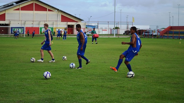 Mazinho já está treinando com o time (Foto: Felipe Martins/GLOBOESPORTE.COM)