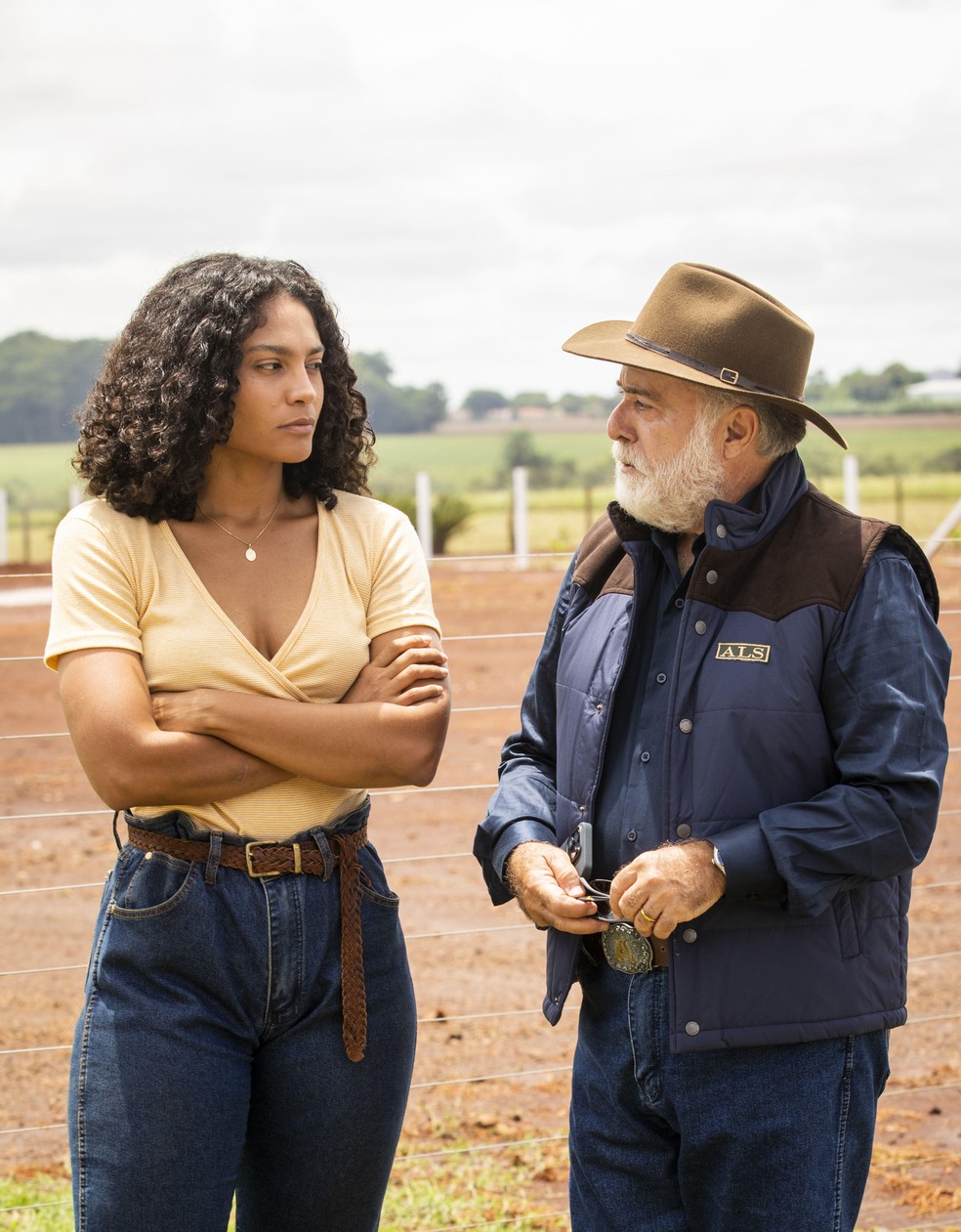 Quem aí tá pronto para acompanhar a rivalidade entre Aline (Barbara Reis) e o poderoso fazendeiro Antônio La Selva (Tony Ramos) em Terra e Paixão — Foto: Globo/ João Miguel Júnior