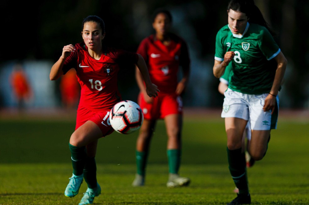 Malu Gaspar em ação pela seleção sub-16 feminina de Portugal — Foto: Divulgação