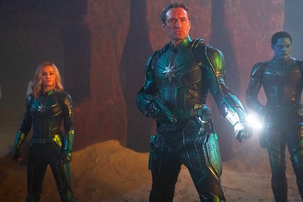 Jude Law ao lado de Brie Larson em cena de Capitã Marvel (2019) (Foto: Reprodução)