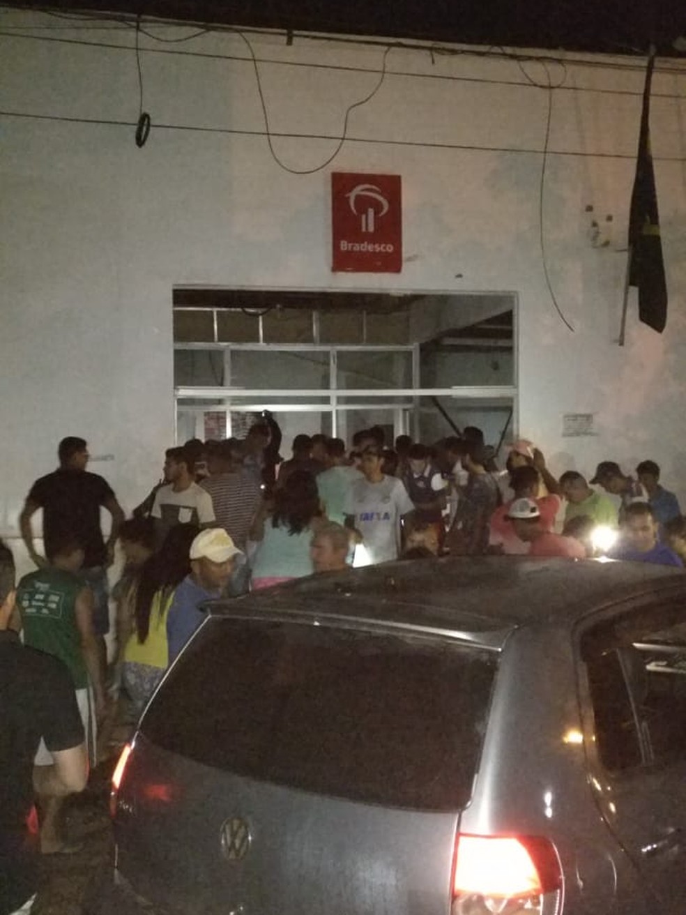Bandidos roubam agência do Bradesco em Arame — Foto: Reprodução/TV Mirante