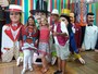 Angélica e Fabiana Karla visitam oficina dos bonecos de Olinda