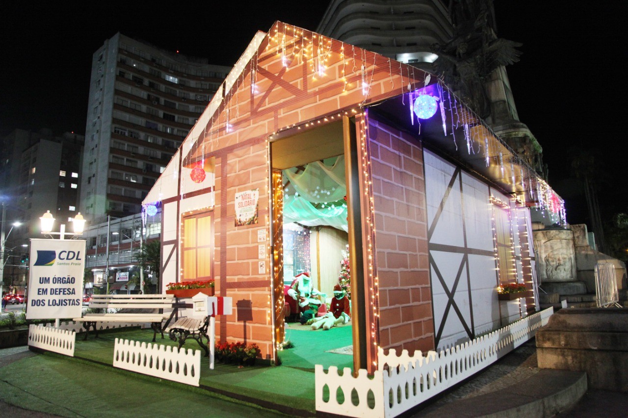 Papai Noel chega em Santos com iluminação especial e casinha de Natal neste sábado 