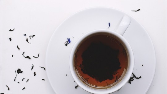 Tomar chá realmente ajuda na digestão? Entenda!