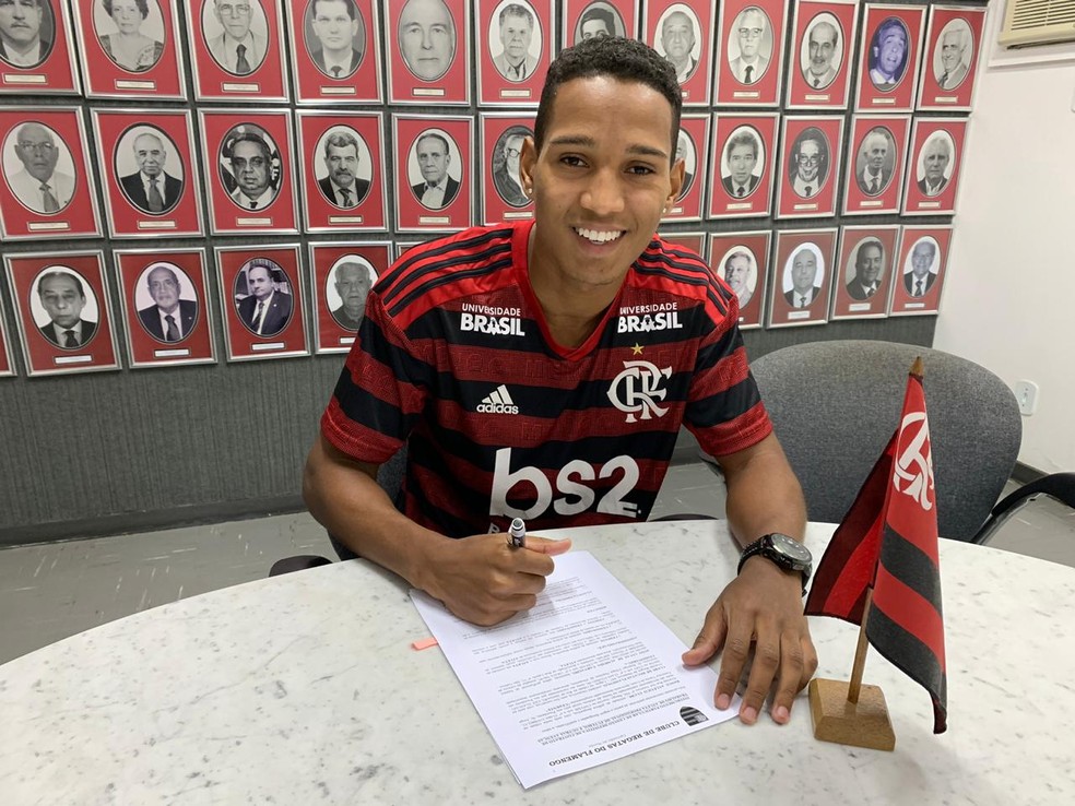 Jo&atilde;o Lucas assinou com o Flamengo at&eacute; o final de 2021 &mdash; Foto: Flamengo