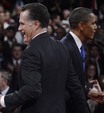 Mitt Romney e Barack Obama durante debate na Flórida (Foto: Agência EFE)