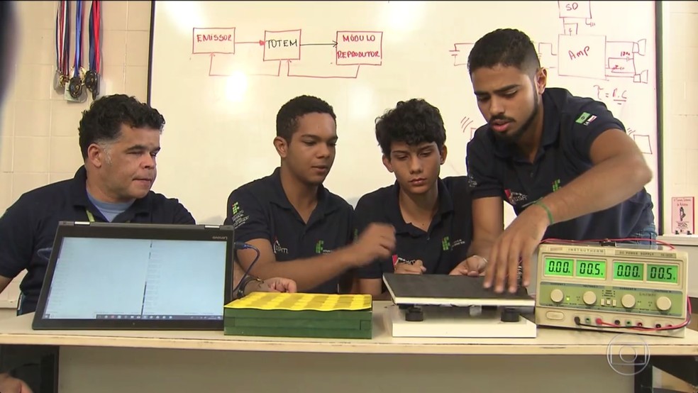 Estudantes do Ifba criaram projetos para auxiliar deficientes visuais (Foto: Reprodução/TV Globo)