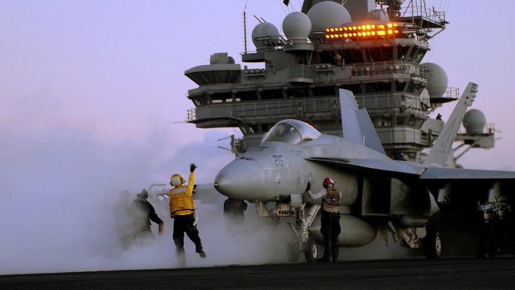 A venda de aviÃµes de guerra foi um dos setores que mais geraram receita para os paÃ­ses exportadores de armas â€” Foto: Marinha dos EUA