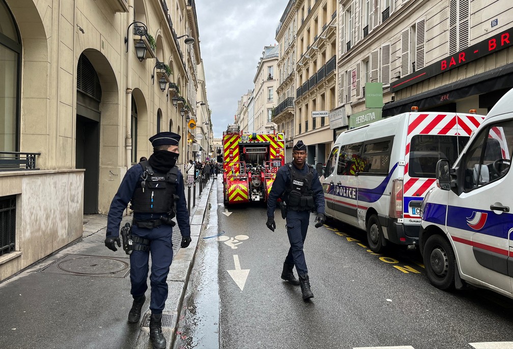 Polícia é acionada após tiros no centro de Paris nesta sexta (23) — Foto: Reuters