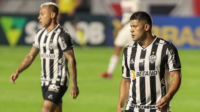 Vargas e Hulk formaram a dupla de ataque do Atlético-MG diante do São Paulo