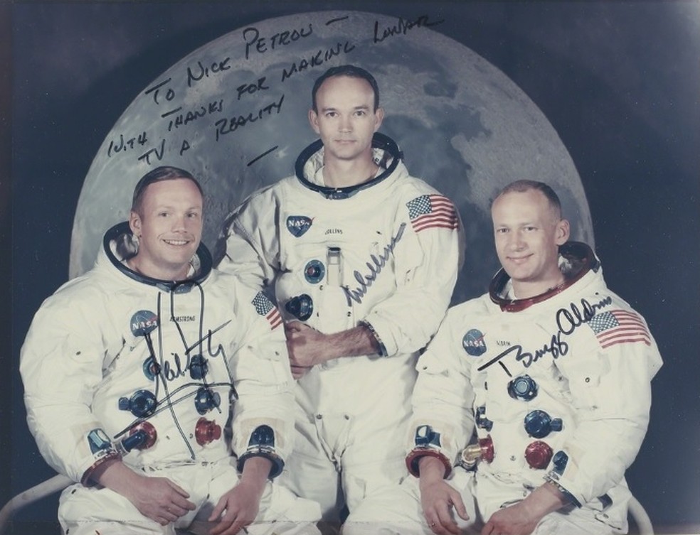Retrato oficial da Nasa da tripulação da nave Apollo 11, autografado pelos astronautas (Foto: Divulgação)