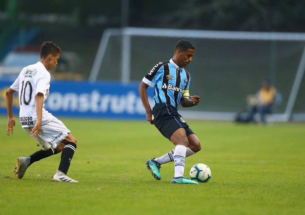 Grêmio anuncia novas renovações com garotos dos times sub-19 e sub-20; veja todos eles