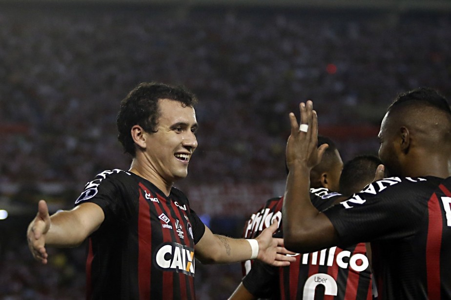 São Paulo bate concorrência e por 7 milhões de euros fica com Pablo. Athletico ainda mantêm percentual do atacante