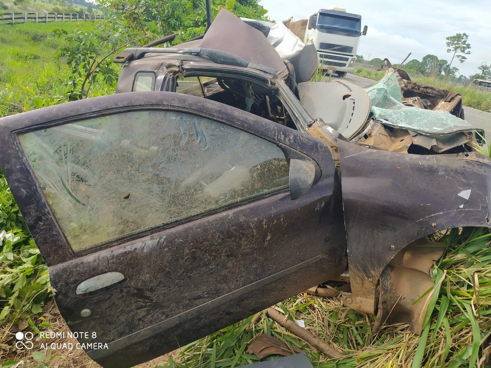 Acidente entre Itapuã e Candeias deixou motorista morto — Foto: PRF/Divulgação