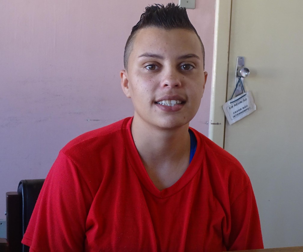 Cinthia Campos Pereira, de 22 anos, presa por roubo. (Foto: Thais Pimentel/G1)