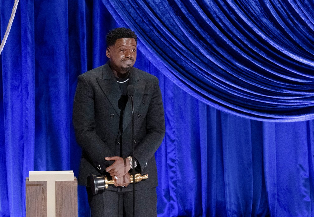 Daniel Kaluuya recebe Oscar de ator coadjuvante por "Judas e o Messias Negro" — Foto: Todd Wawrychuk/A.M.P.A.S./via Reuters