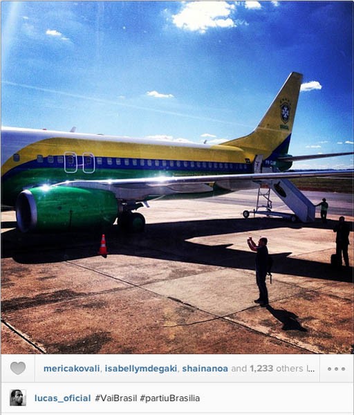 O atacante Lucas já postou foto com o novo avião (Foto: reprodução Instagram)