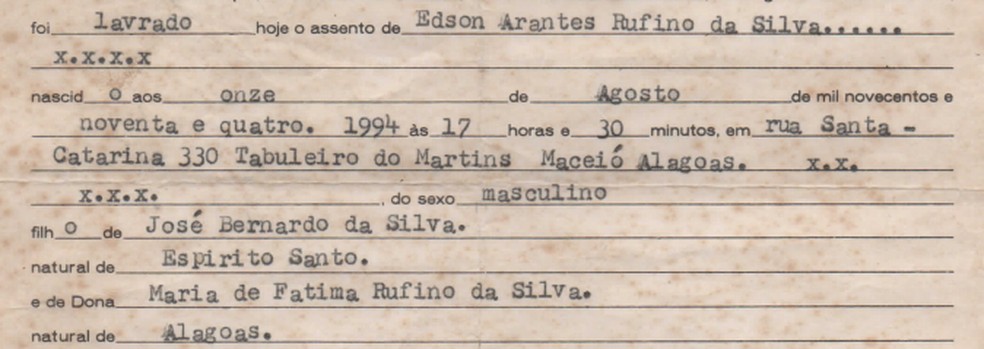 Trecho da certidão de nascimento de Edson Arantes Rufino da Silva, que nasceu em 1994 e foi batizado em homenagem a Pelé — Foto: Arquivo pessoal/Edson Arantes Rufino da Silva