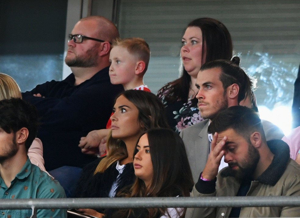 Bale acompanhou da torcida e viu a derrota de País de Gales para Irlanda (Foto: Stu Forster/Getty Images)