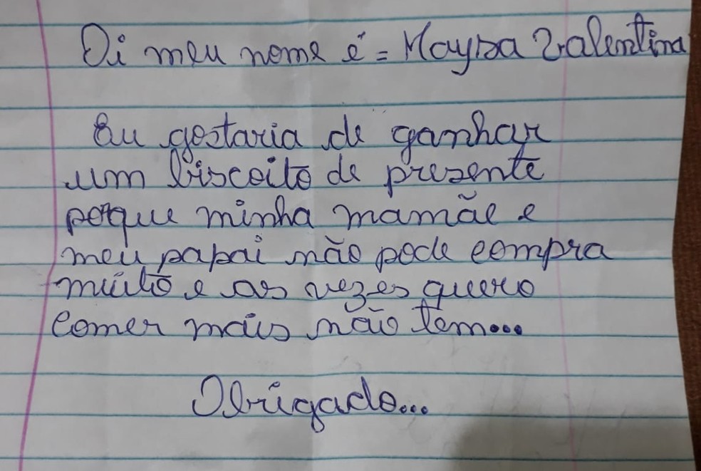 Carta em que Valentina pede biscoito como presente de Natal — Foto: Micaelle da Silva Cavalcanti/Arquivo pessoal