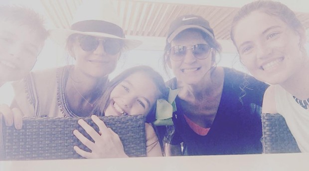 Katie Holmes e Suri Cruise aproveitando as férias ao lado da família na Flórida (Foto: Reprodução/Instagram)