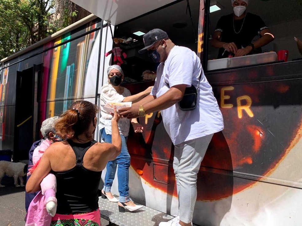 Família de Jean Pyerre entrega doações para comunidade de Alvorada na semana do Natal