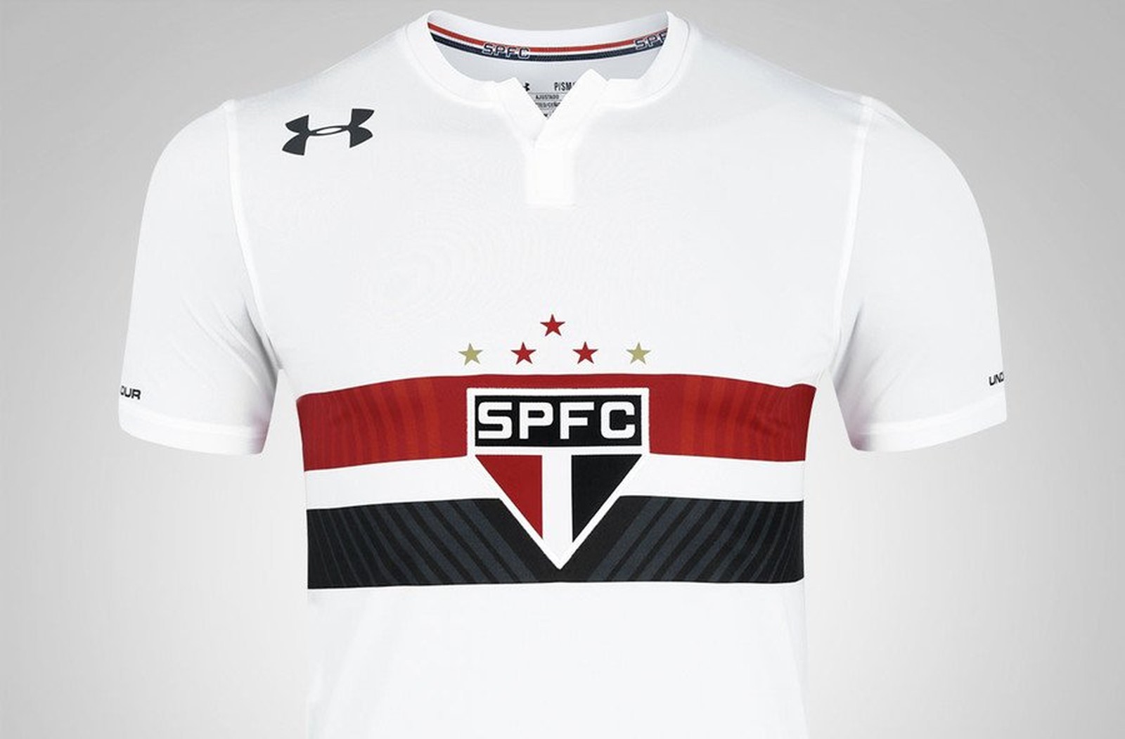 Presidente posta foto da nova camisa do São Paulo