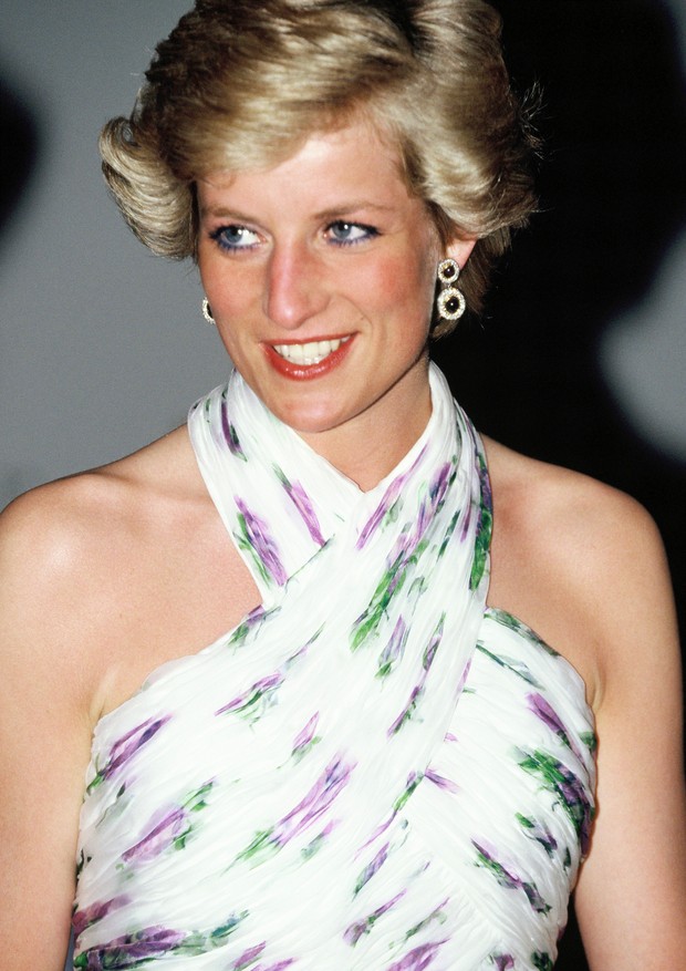 LAGOS, NIGERIA - MARCH 15:  Diana, Princess of Wales, attends a State Banquet during her official visit to Nigeria on March 15, 1990 in Lagos, Nigeria. The princess wears a Catherine Walker dress.  (Photo by Georges De Keerle/Getty Images) (Foto: Getty Images)
