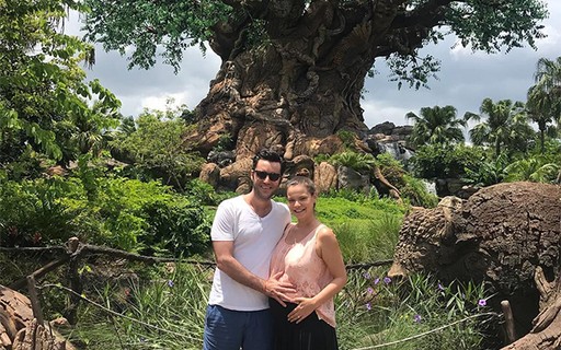 Milena Toscano aproveita a gravidez com o marido na Disney ...
