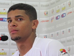 Incomodado, Denilson espera Arsenal e diz estar apalavrado com o Tricolor