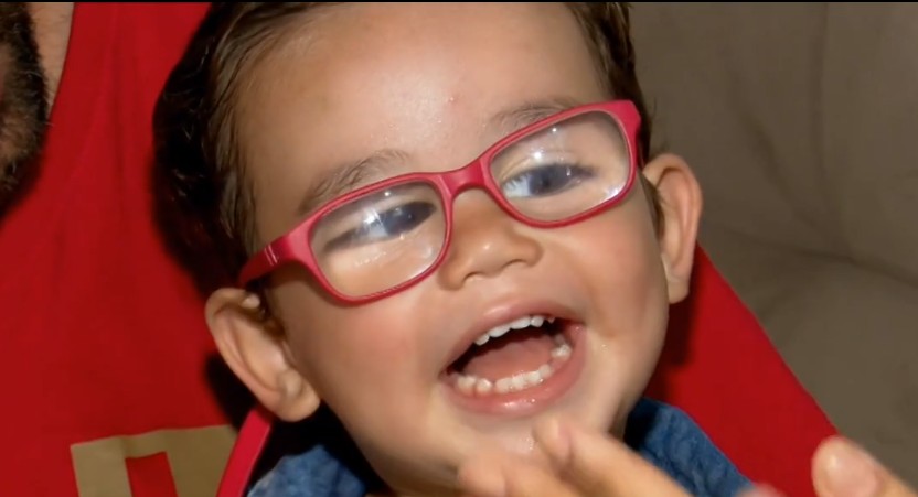 Bebê é diagnosticado com catarata e passa a usar óculos de 17 graus no PR
