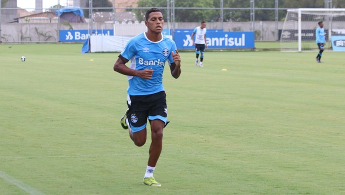 Pedro Rocha volta a correr em treino dos reservas do Grêmio após goleada
